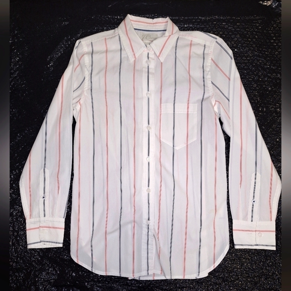 A J.Crew ladies long sleeve button-down shirt in a size 0. Great shape